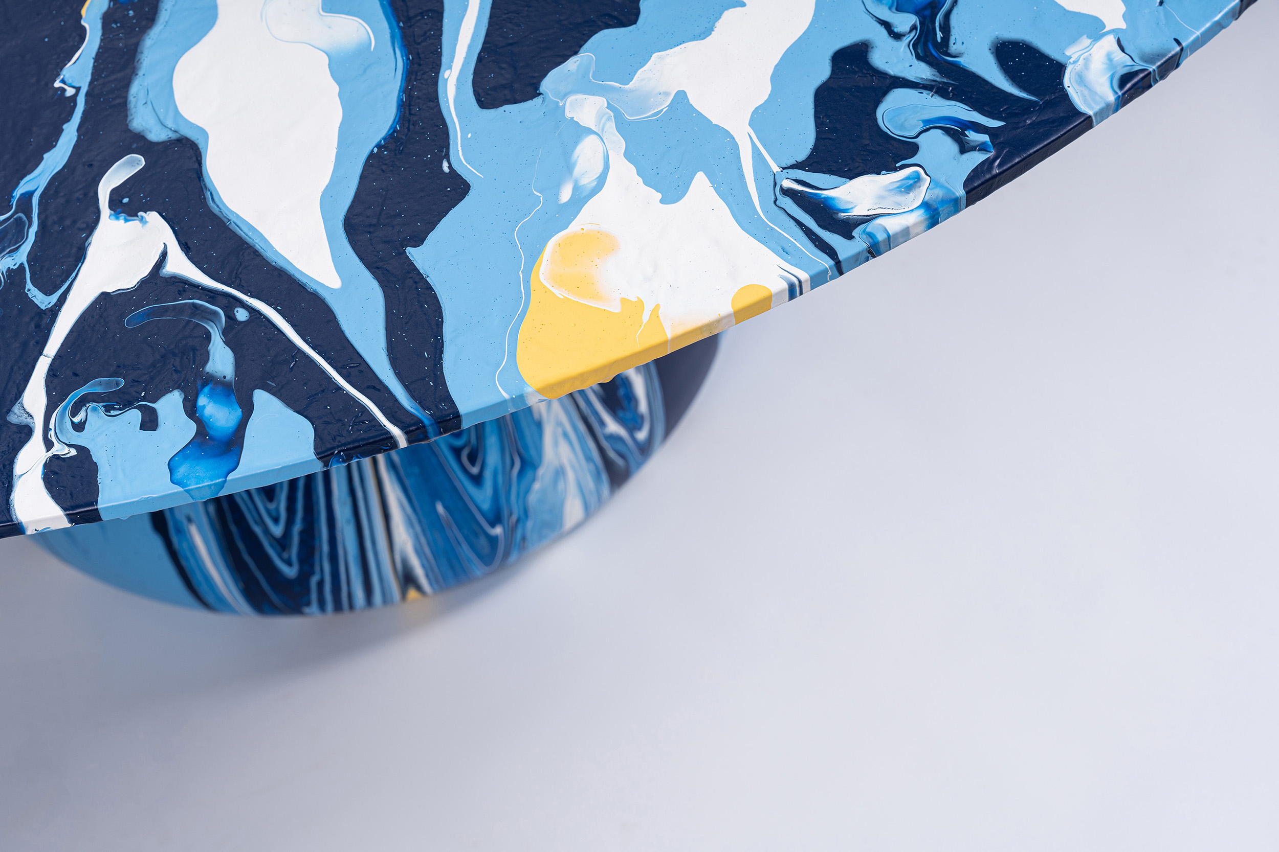Craig Black x Tottenham Hotspur Football Club_Acrylic Fusion Tab Craig Black x Tottenham Hotspur Football Club_Fusion Table