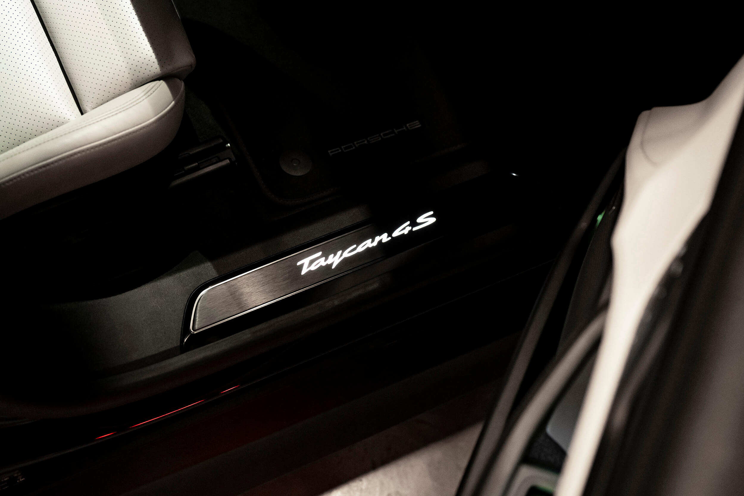 Craig Black x Porsche_Acrylic Fusion Texture_Taycan Car Craig Black x Porsche_Acrylic Fusion Texture_Taycan Car