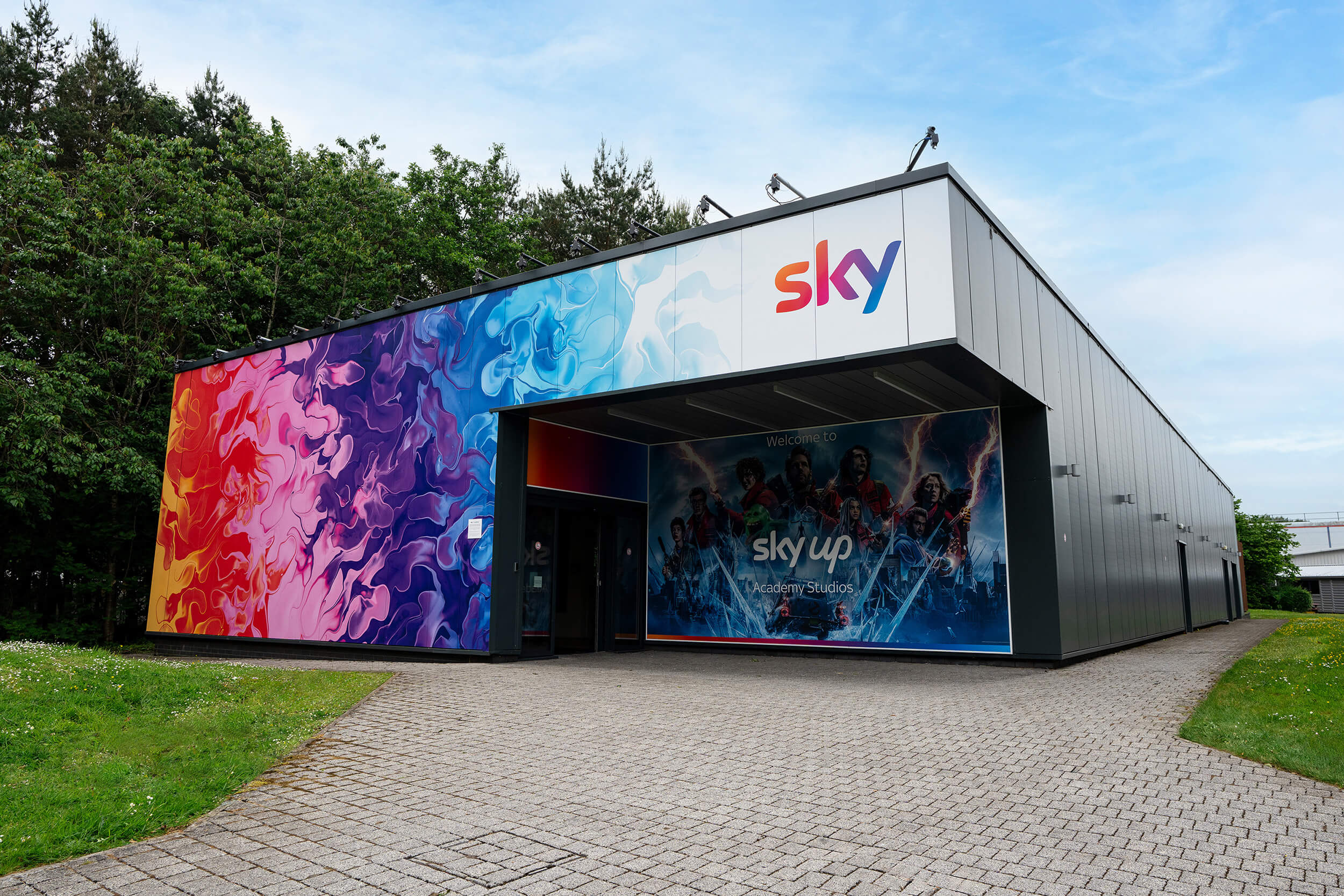 Craig Black x Sky_Sky Up Academy Livingston_Acrylic Fusion Mural Craig Black x Sky_Sky Up Academy Livingston_Acrylic Fusion Mural