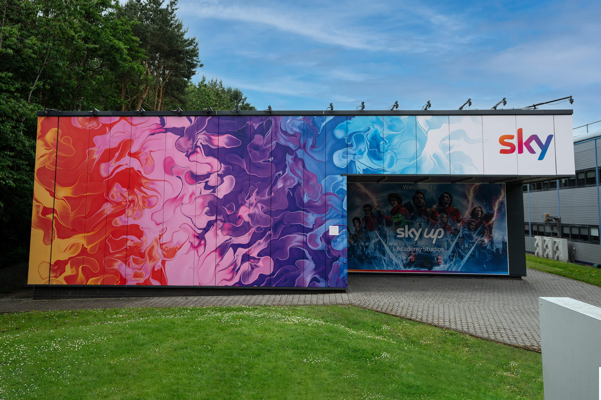 Craig Black x Sky_Sky Up Academy Livingston_Acrylic Fusion Mural Craig Black x Sky_Sky Up Academy Livingston_Acrylic Fusion Mural