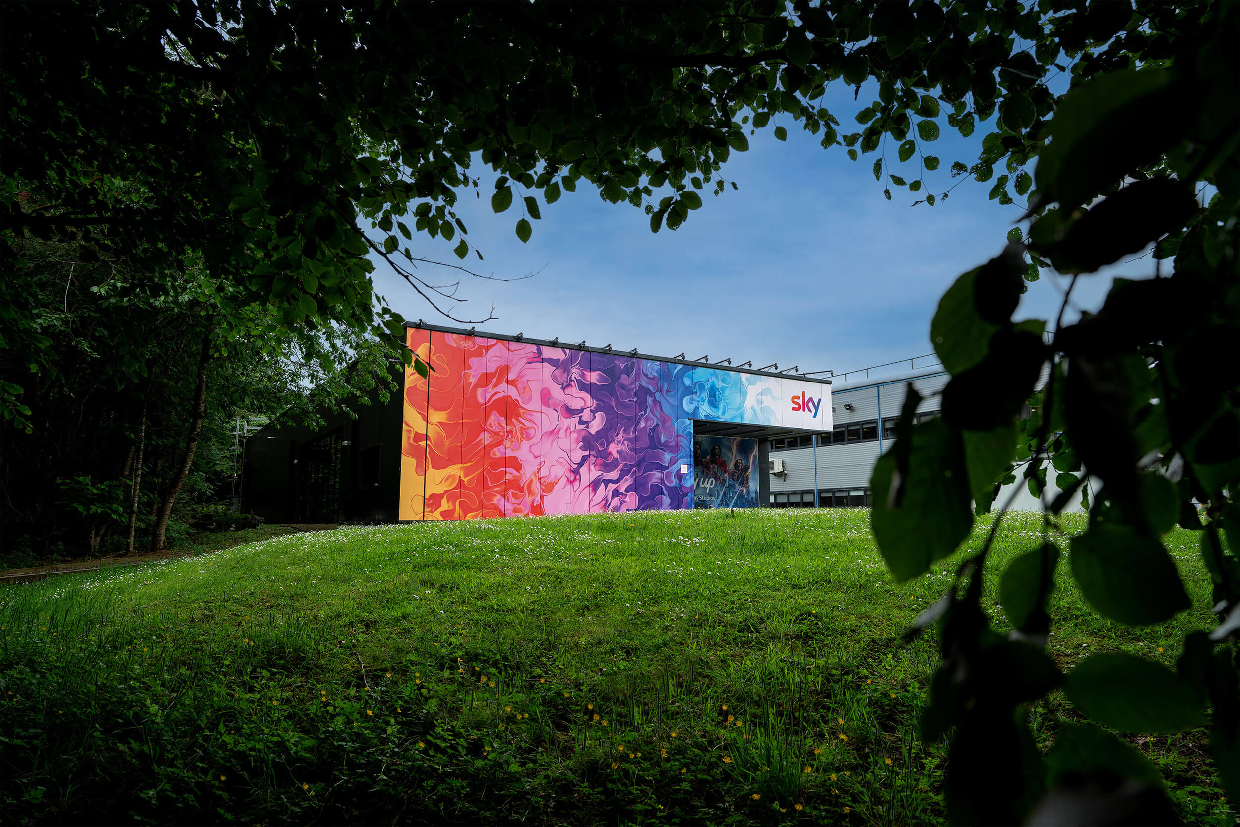 Craig Black x Sky_Sky Up Academy Livingston_Acrylic Fusion Mural Craig Black x Sky_Sky Up Academy Livingston_Acrylic Fusion Mural